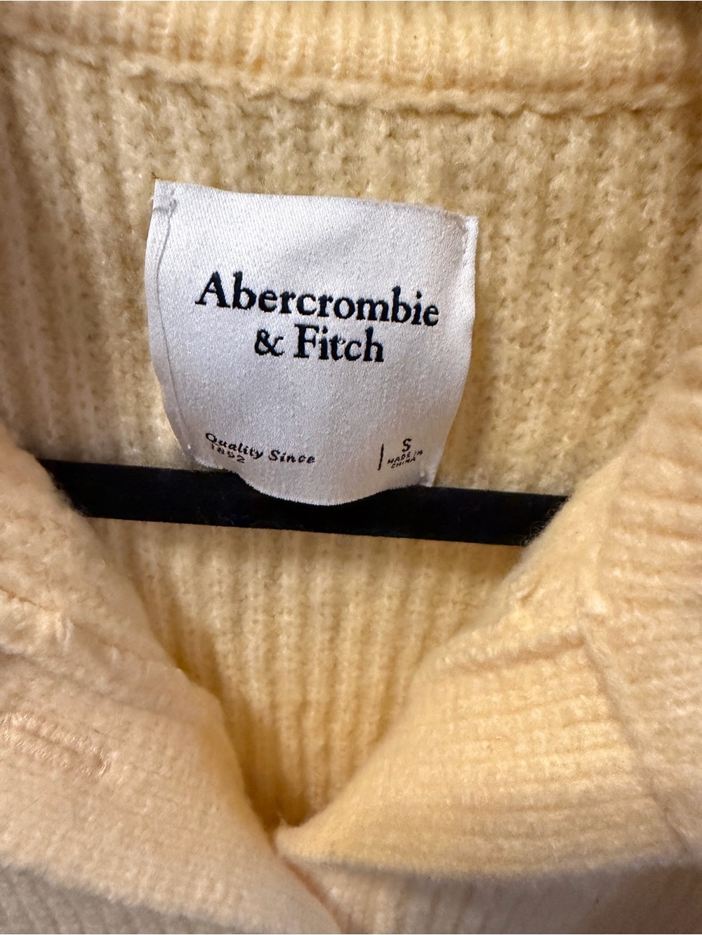 Abercrombie & Fitch Butter Yellow Ribbed Cardigan Sweater Collared Womens Small - Picture 3 of 5